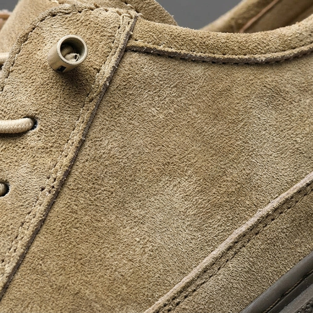 Herren Sneaker im minimalistischen Design