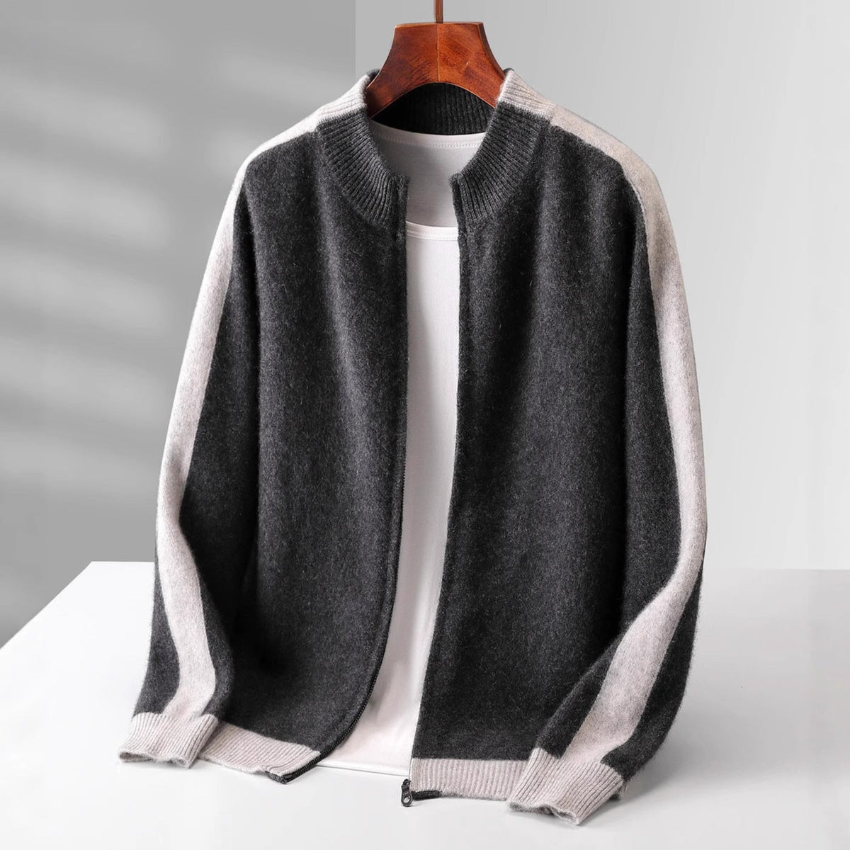 Herren Pullover mit durchgehendem Reißverschluss im Bomber-Stil