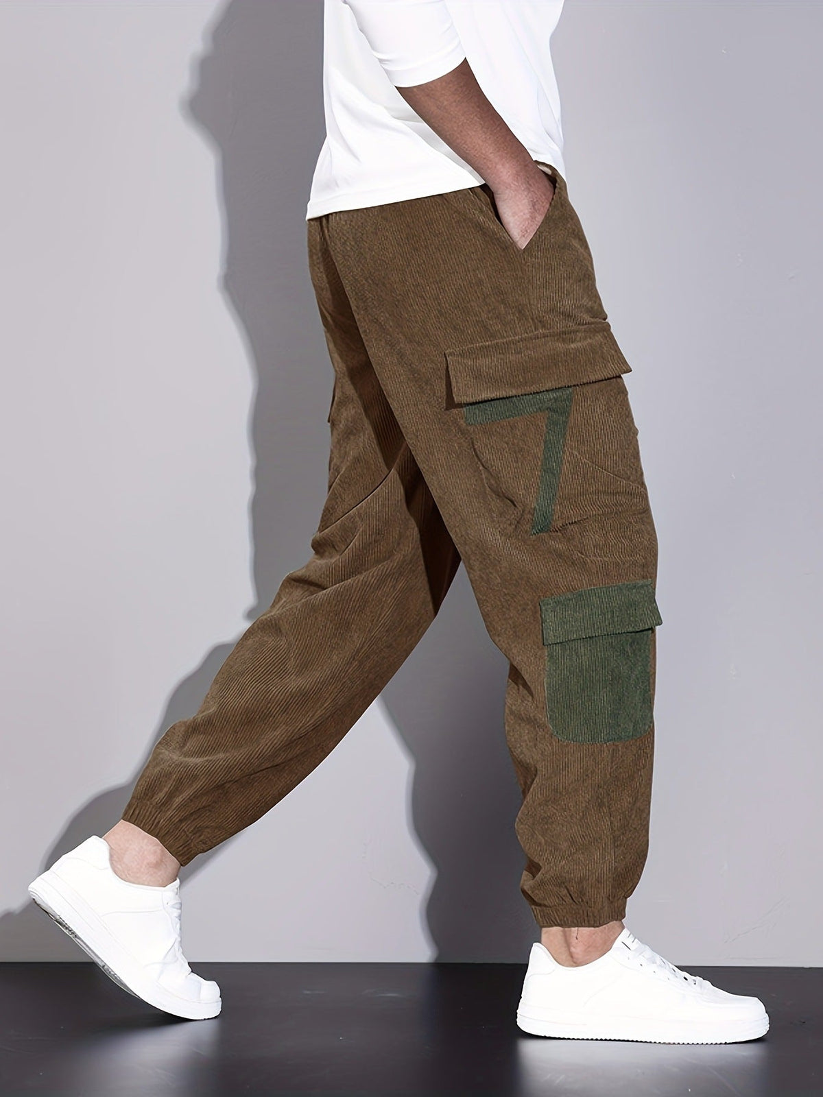 Santiago Cord-Cargohose mit gesticktem Detail