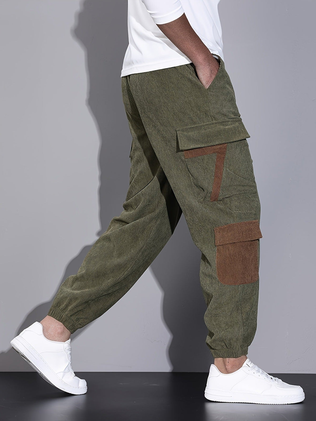 Santiago Cord-Cargohose mit gesticktem Detail