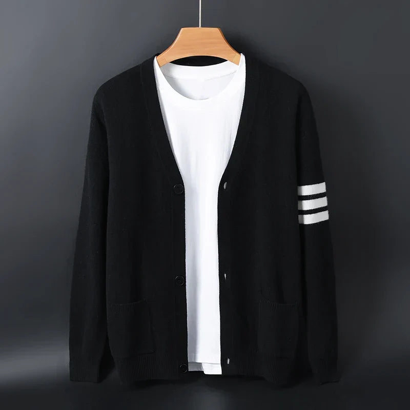 Herren Strickjacke mit Ärmelstreifen und Rippbündchen