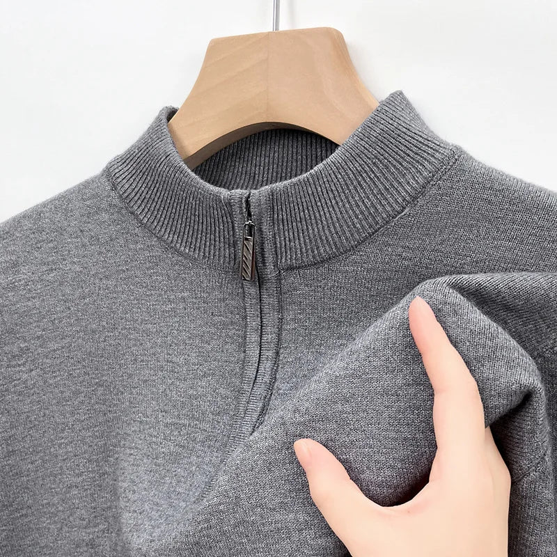 Herren Pullover mit kurzem Reißverschluss und cleanem Design