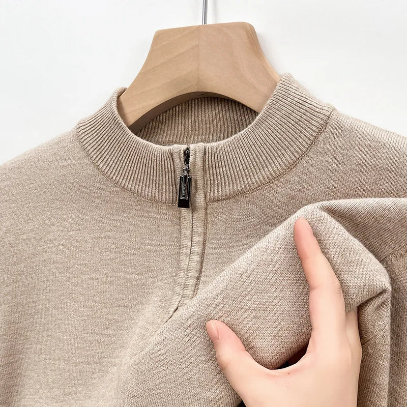 Herren Pullover mit kurzem Reißverschluss und cleanem Design