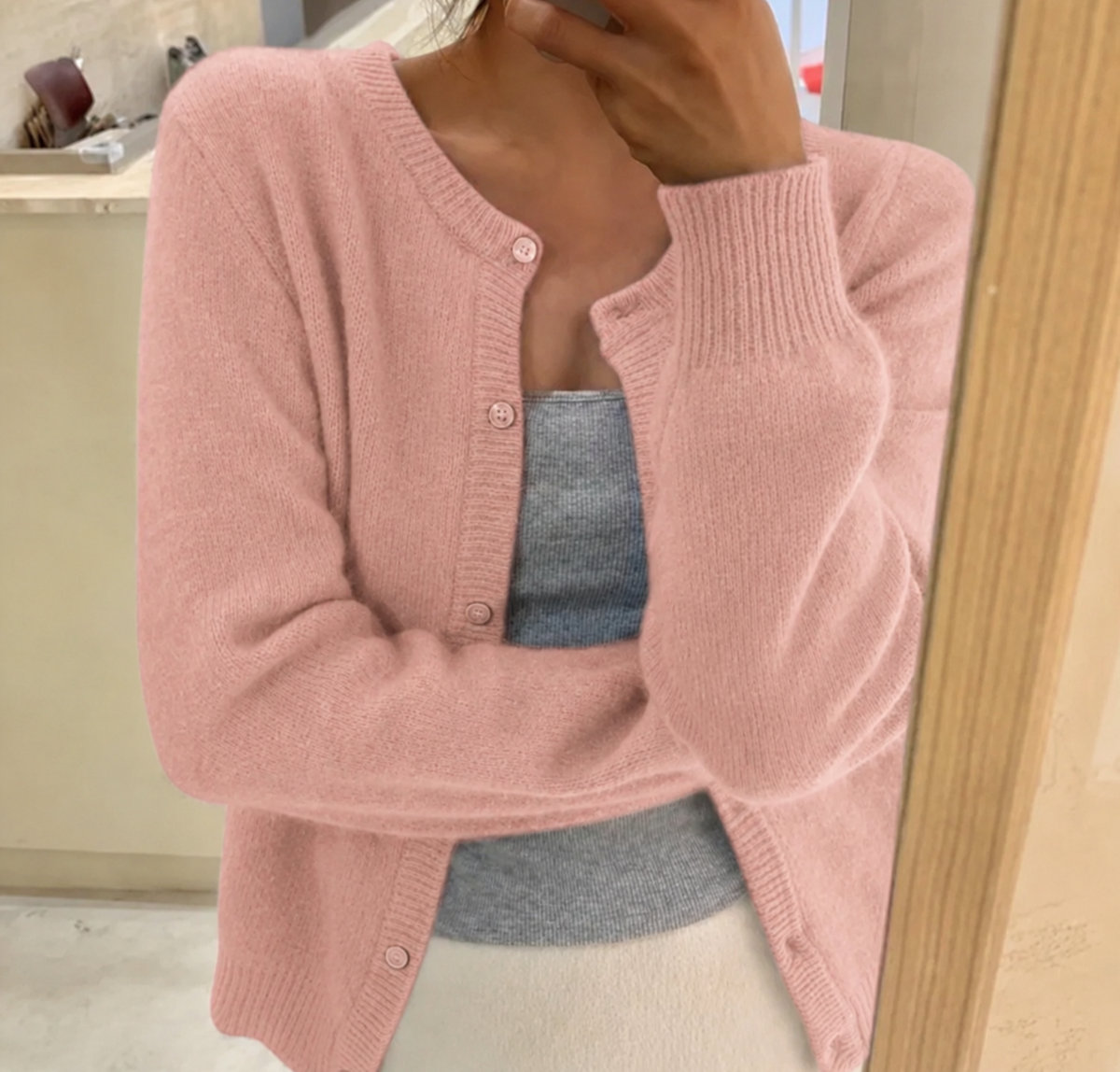 Damen Strickjacke mit Knopfleiste und Rundhalsausschnitt