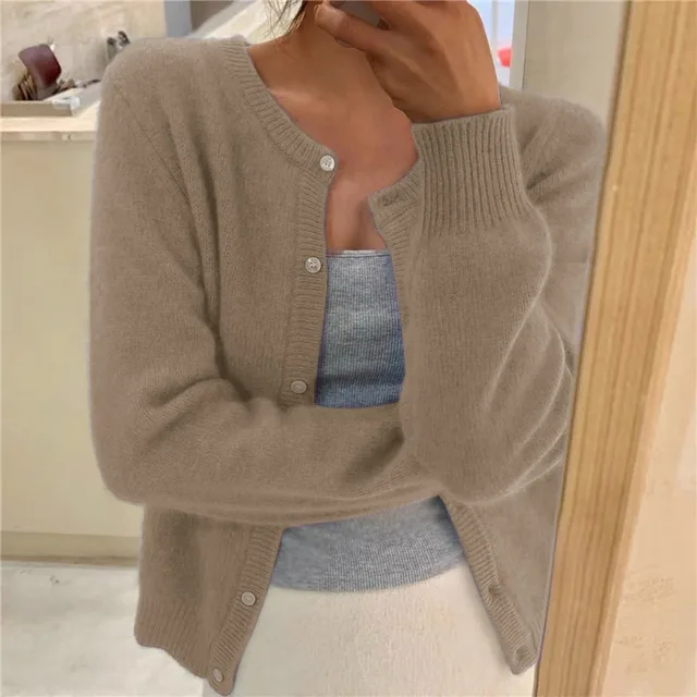 Damen Strickjacke mit Knopfleiste und Rundhalsausschnitt