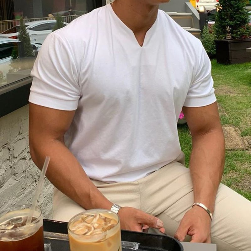 Herren T-Shirt Slim Fit mit V-Ausschnitt Sportliche Mode für die Aktuelle Saison