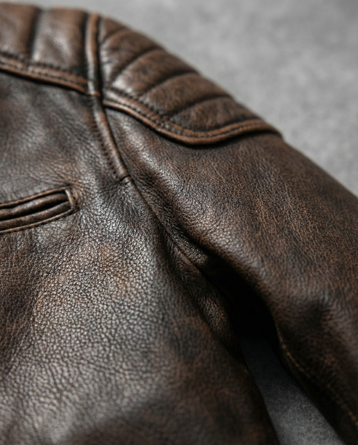 Herren Jacke mit verstärkten Schultern
