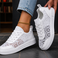 Damen Sneaker mit floralen Spitzen-Einsätzen