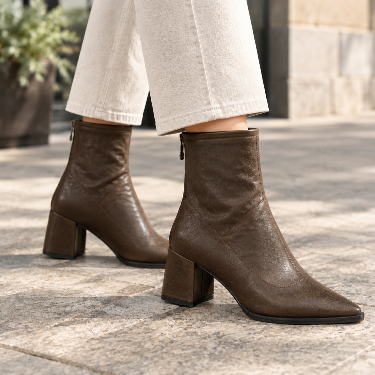Damen Stiefeletten mit spitzer Zehenform und Reißverschluss