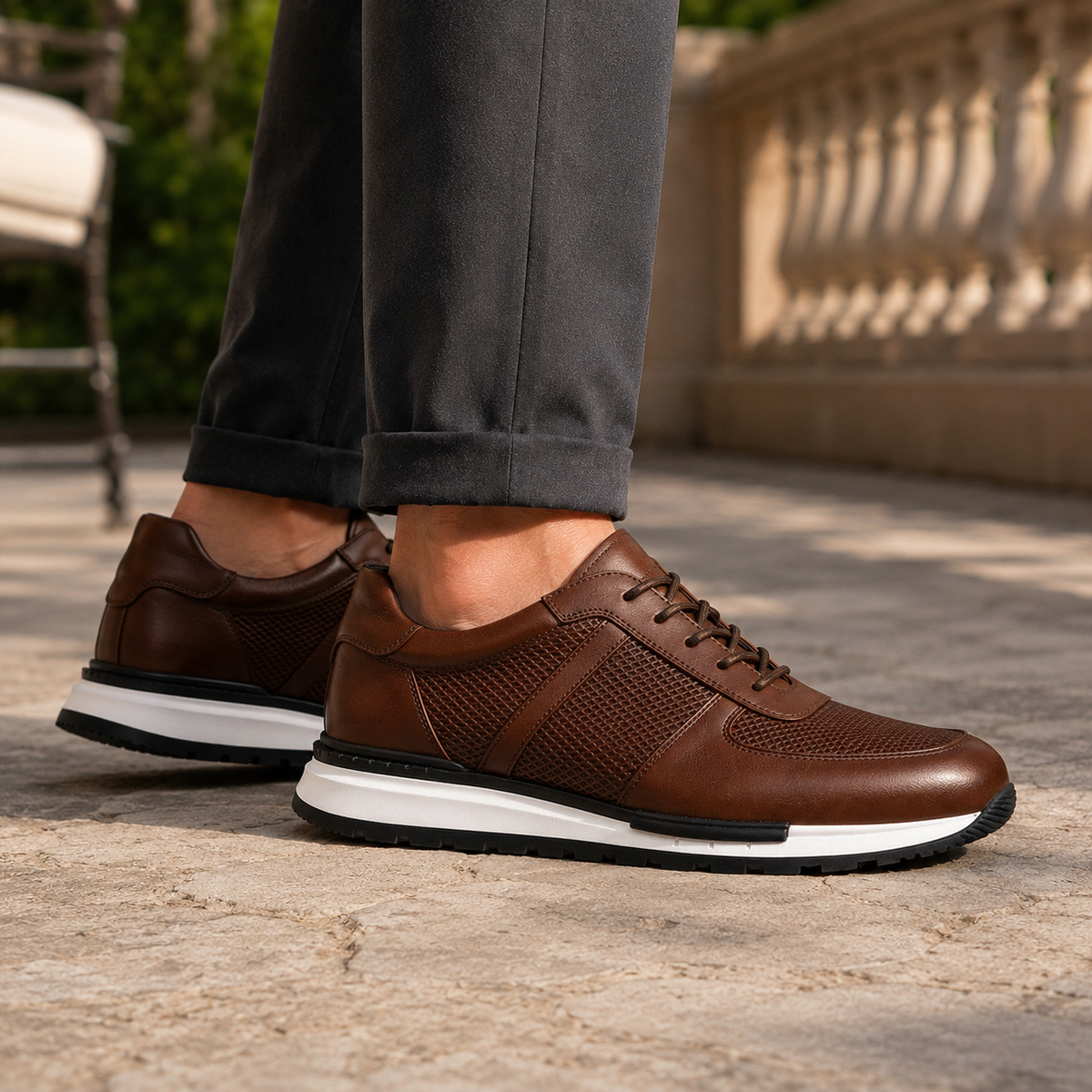 Herren Sneaker mit gepolstertem Kragen und Schnürung