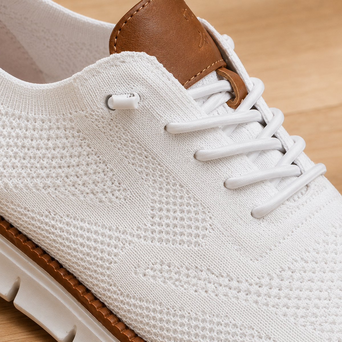 Sneaker mit elastischer Schnürung