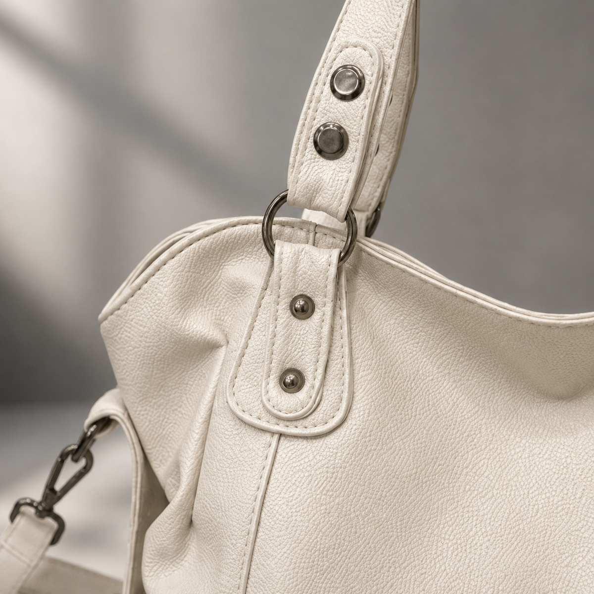 Damen Hobo Bag Marconi | Schultertasche mit Nietendetail und Schulterriemen