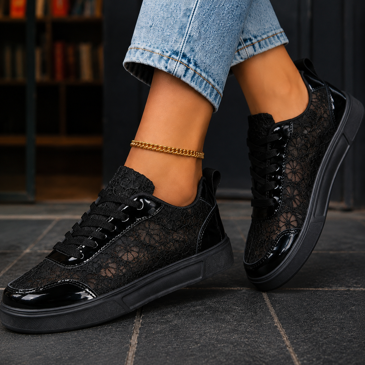 Damen Sneaker mit floralen Spitzen-Einsätzen