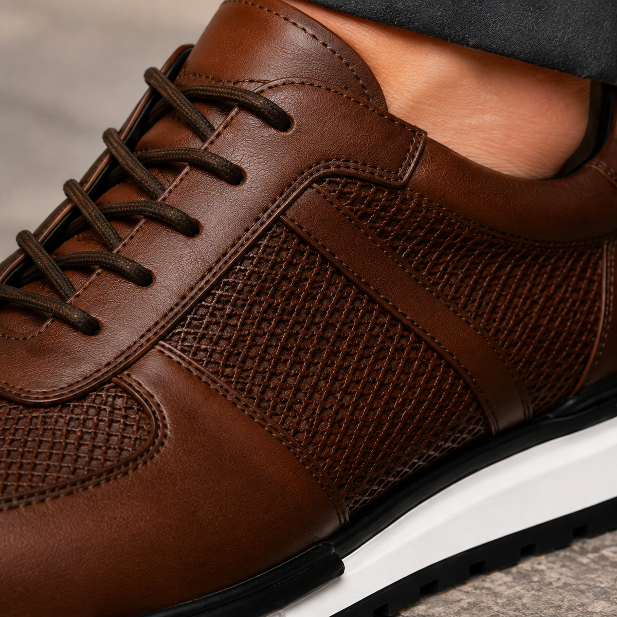 Herren Sneaker mit gepolstertem Kragen und Schnürung